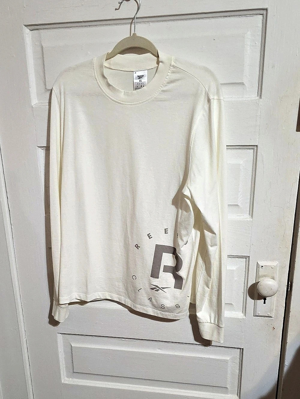 Reebok Long Sleeve Graphic Tee in Cream XL